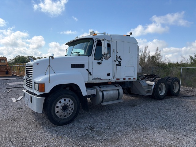 2005 Mack CHN613 6x4 T/A Sleeper Truck Tractor