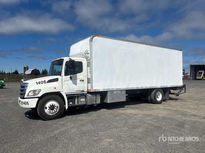 2015 Hino 268 4x2 Camion fourgon
