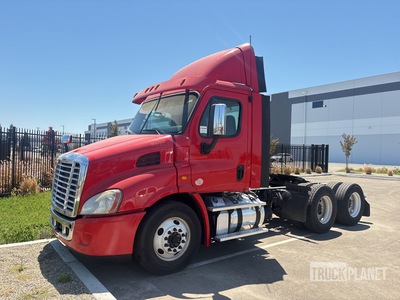 2015 Freightliner Cascadia 113 6x4 Day Cab Truck Tractor (Inoperable)