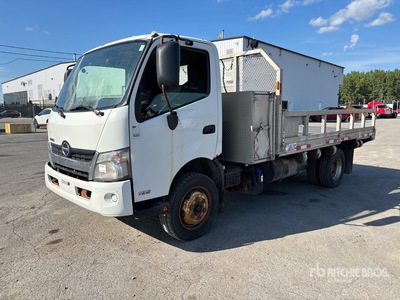 2018 Hino 195 4x2 Flatbed Truck