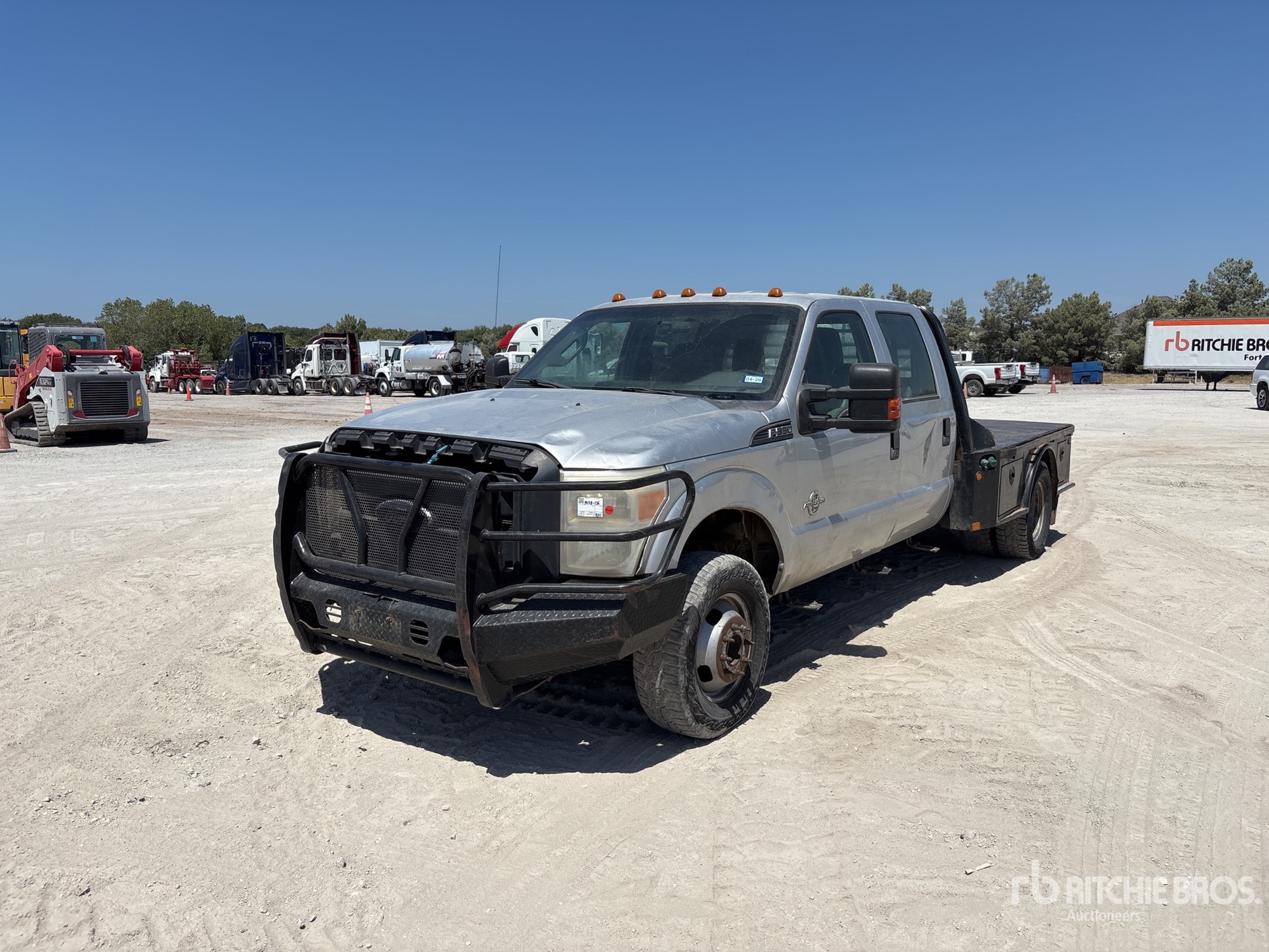 2016 Ford F-350 4x4 Crew Cab Flatbed Truck