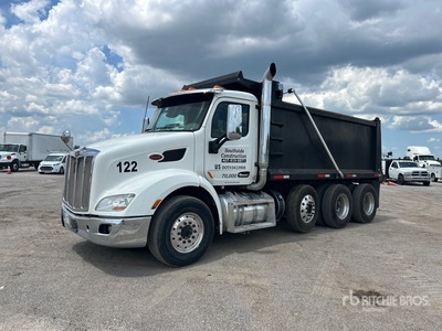 2015 Peterbilt 579 8x4 Camion à benne basculante Tridem