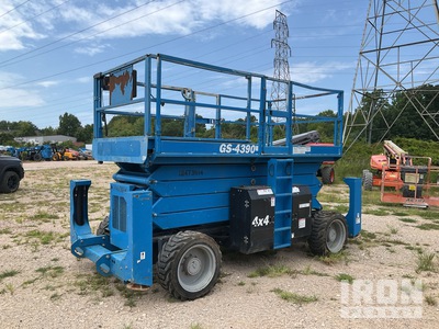 2016 Genie GS-4390 Diesel 4x4 منصة رفع متحركة