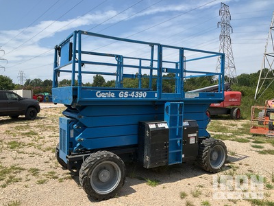 2016 Genie GS-4390 Dual Fuel 4x4 منصة رفع متحركة