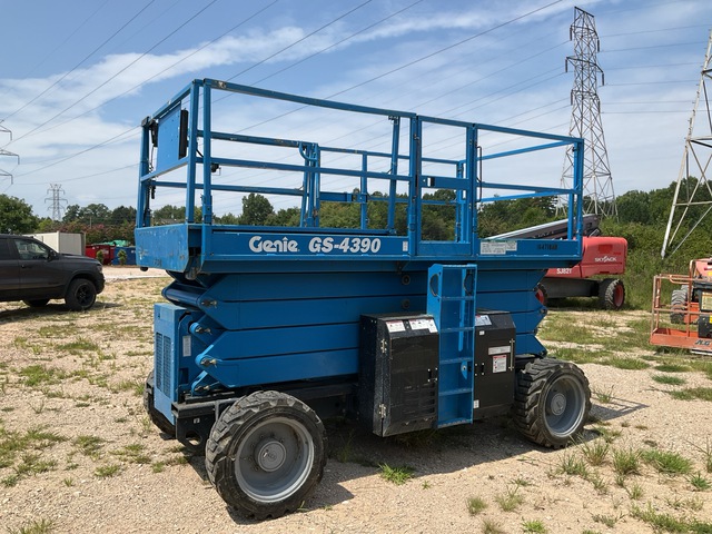 2016 Genie GS-4390 Dual Fuel 4x4 Scissor Lift