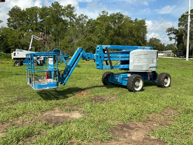 2015 Genie Z-45/25J 4WD Diesel Articulating Boom Lift 2015 Genie Z-45/25J 4WD Diesel Articulating Boom Lift