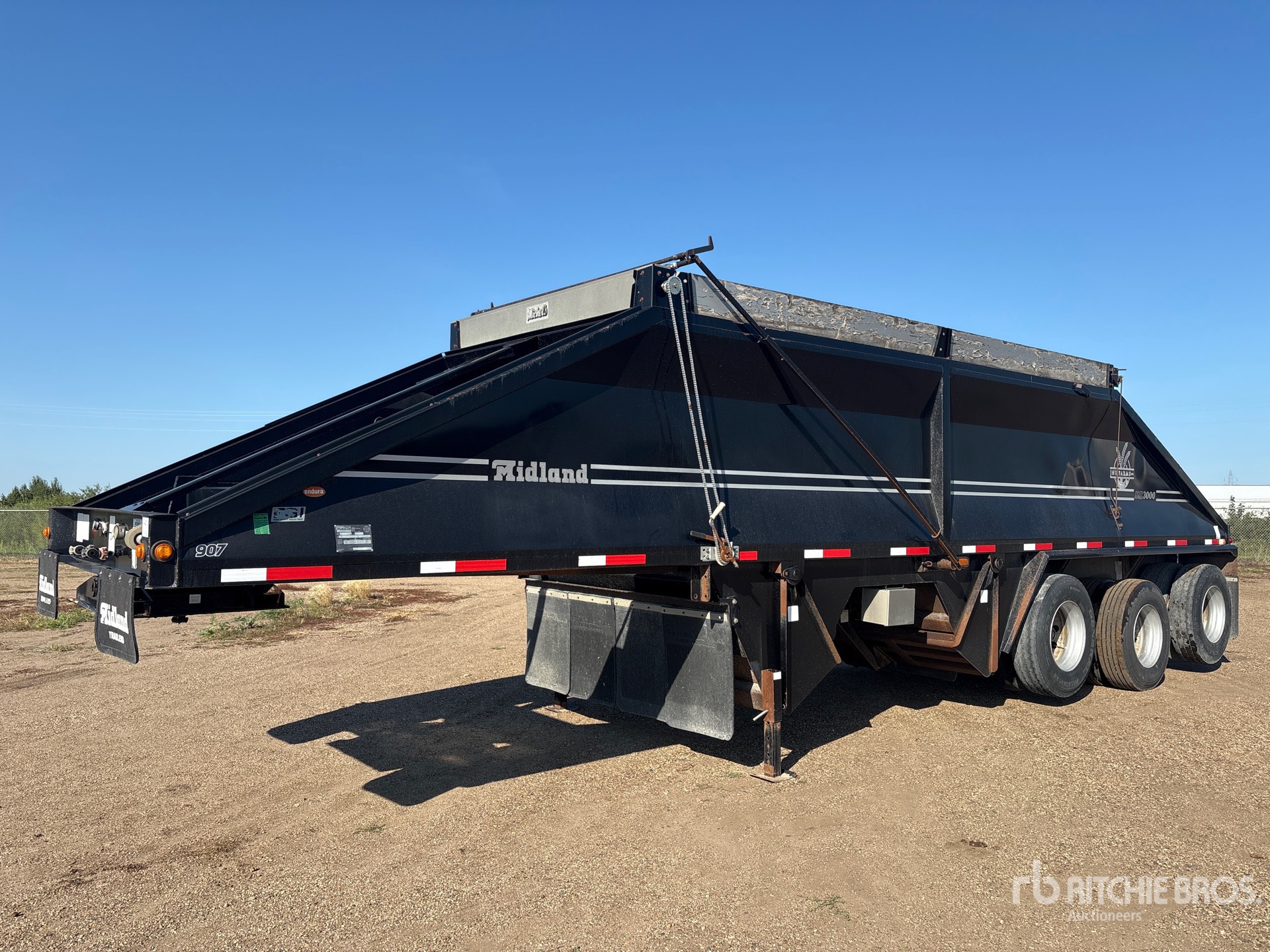 2010 Midland 36 ft Tri/A Belly Dump Trailer