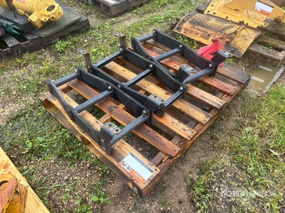 Quantity of (3) Access Steps Pièces divers - Fits Motor Grader