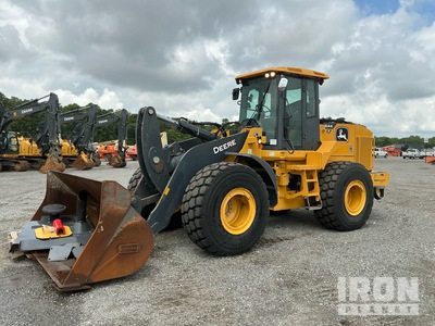 2022 John Deere 644P Pala gommata