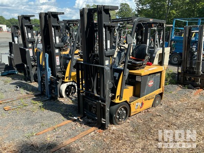 Cat EC25EN 4600 lb Cushion Tire Carrelli Elevatori