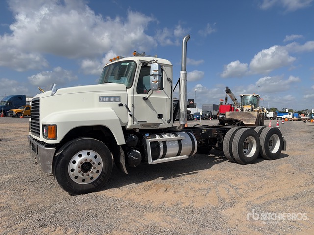 2020 Mack Pinnacle 6x4 T/A Day Cab Truck Tractor