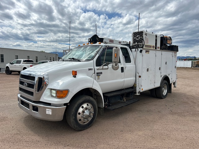 2004 Ford F-650 Super Duty 4x2 Extended Cab Service Truck
