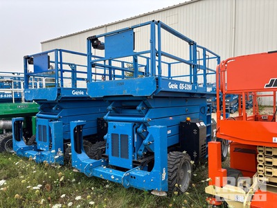 2017 Genie GS-5390 4x4 Dual Fuel Scissor Lift