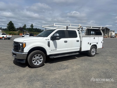 2019 Ford F-350 Lariat 4x4 Utility Truck