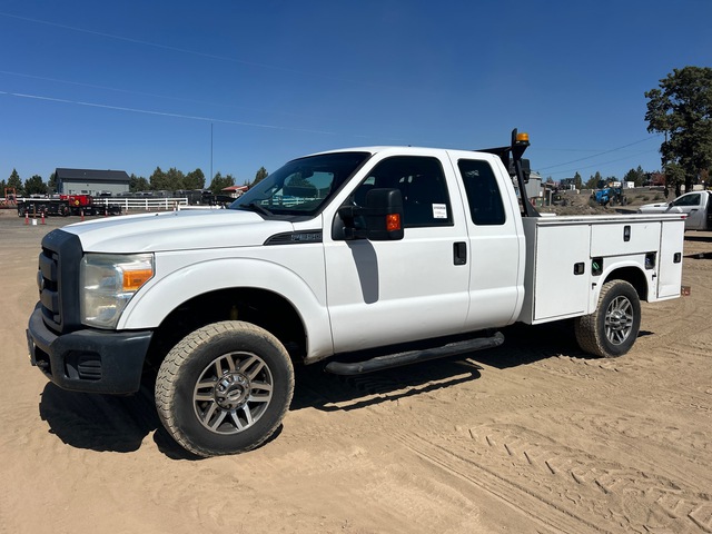 2015 Ford F-350 XL 4x4 Extended Cab Utility Truck 2015 Ford F-350 XL 4x4 Extended Cab Utility Truck
