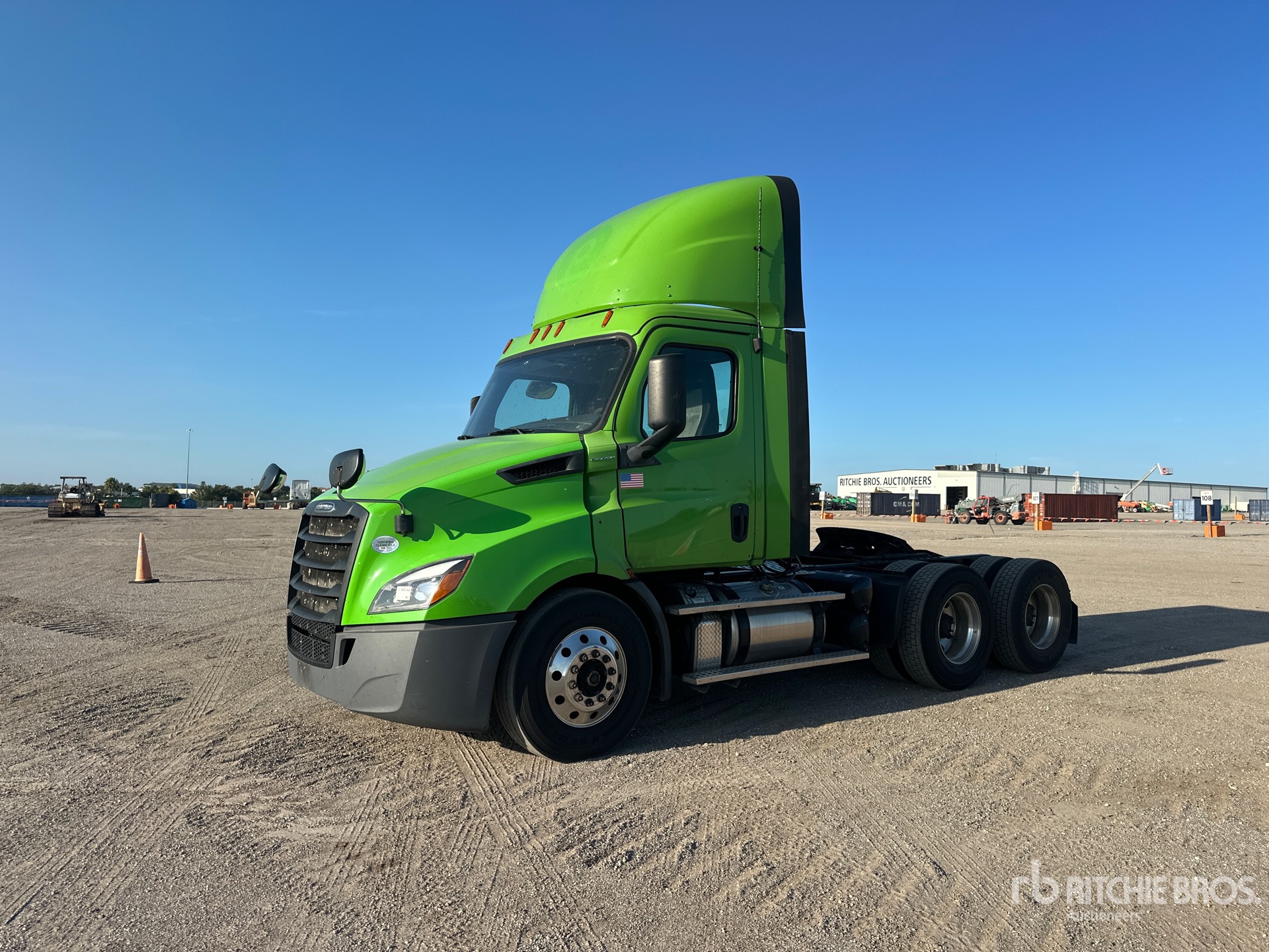 2019 Freightliner Cascadia 116 6x4 T/A Day Cab Truck Tractor