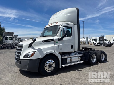 2020 Freightliner Cascadia 126 6x4 تراكتور شاحنة نهارية (ثنائية المحور)