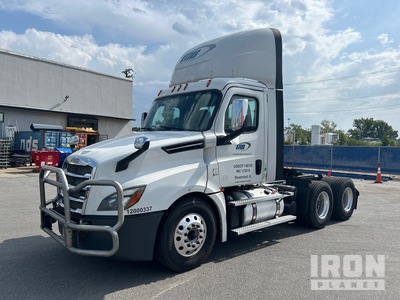 2020 Freightliner Cascadia 6x4 تراكتور شاحنة نهارية (ثنائية المحور)