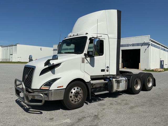 2020 Volvo VNL 300 6x4 T/A Day Cab Truck Tractor