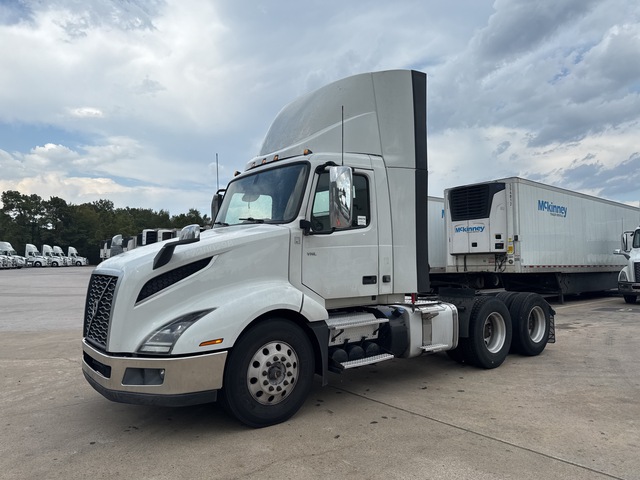 2020 Volvo VNL 300 6x4 T/A Day Cab Truck Tractor 2020 Volvo VNL 300 6x4 T/A Day Cab Truck Tractor
