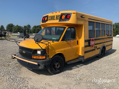 2012 Chevrolet Express 3500 4x2 31-Seat Mini Autobús