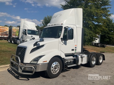 2020 Volvo VNL 300 6x4 Day Cab Truck Tractor
