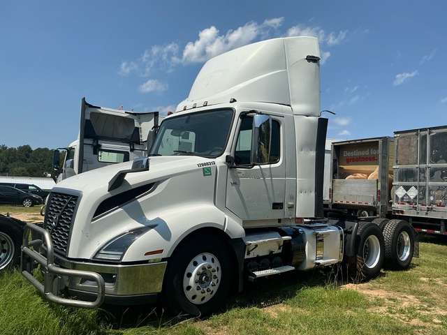 2020 Volvo VNL 300 6x4 T/A Day Cab Truck Tractor