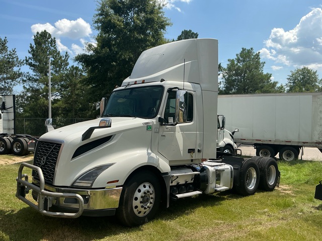 2020 Volvo VNL 300 6x4 T/A Day Cab Truck Tractor