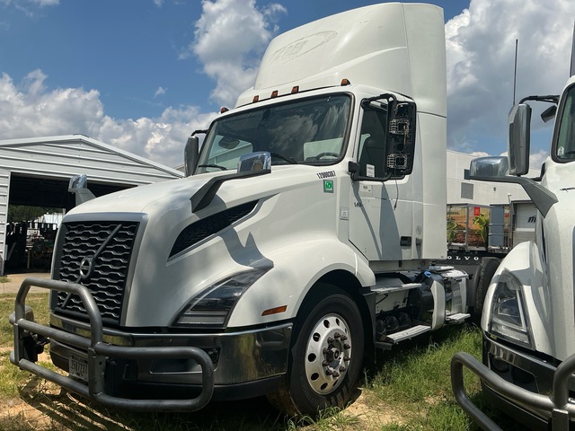 2020 Volvo VNL 300 6x4 T/A Day Cab Truck Tractor