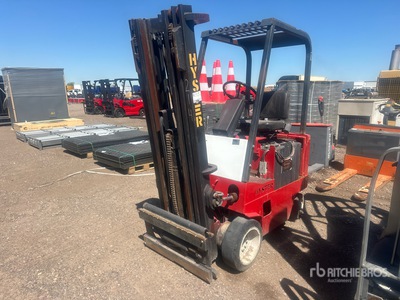 Hyster 2900 lb Cushion Tire Chariot Élévateur (Inoperable)