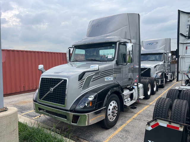 2017 Volvo VNL 6x4 T/A Day Cab Truck Tractor