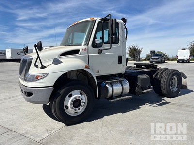 2017 International 4300 4x2 تراكتور شاحنة (أحادي المحور)