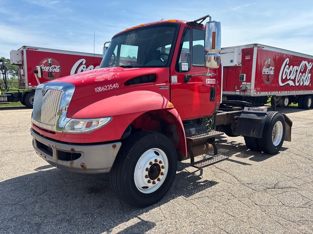 2010 International 4400 4x2 S/A Day Cab Truck Tractor