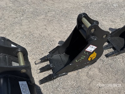 Trojan 35CL 12 in Digging Excavator Bucket - Fits 40 mm Cat 303, 303.5, 304 Case, New Holland, Kobelco SK35 Deere/Hitachi 35D/G (Unused)
