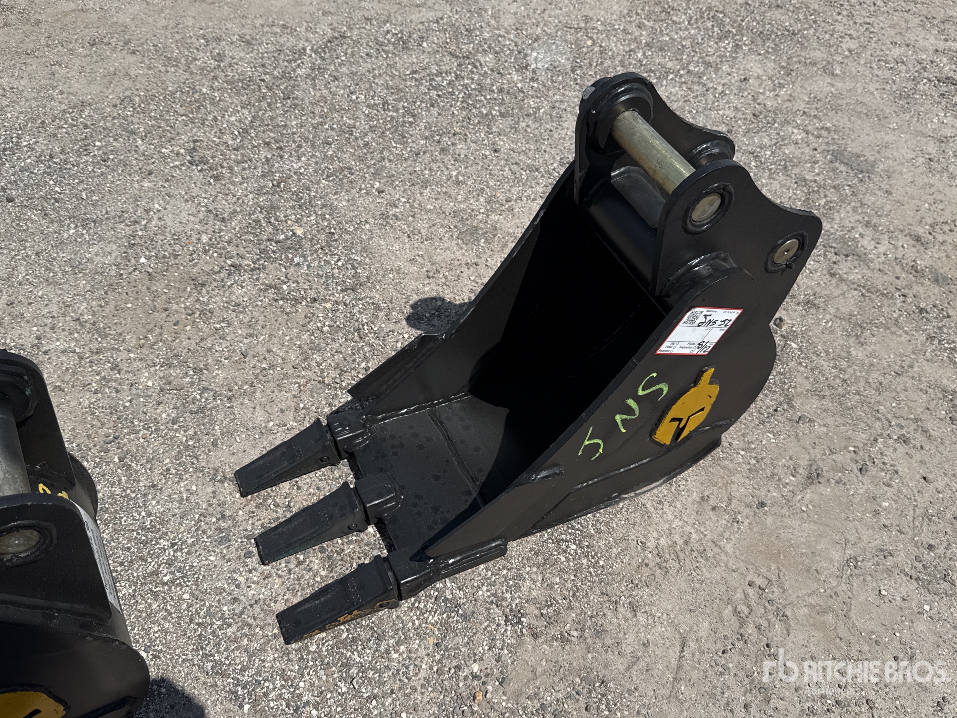 Trojan 35CL 12 in Digging Excavator Bucket - Fits 40 mm Cat 303, 303.5, 304 Case, New Holland, Kobelco SK35 Deere/Hitachi 35D/G (Unused)