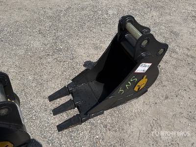 Trojan 35CL 12 in Digging Excavator Bucket - Fits 40 mm Cat 303, 303.5, 304 Case, New Holland, Kobelco SK35 Deere/Hitachi 35D/G (Unused)