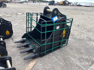 Trojan 200CL 36 in Digging Excavator Bucket - Fits 80 mm Cat 320/321/323, Hyundai R210 Komatsu PC200/220, Deere 160/200/225 Kobelco SK210, Case 210/225, Doosan DX225