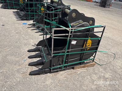 Trojan 200CL 36 in Digging Excavator Bucket - Fits 80 mm Cat 320/321/323, Hyundai R210 Komatsu PC200/220, Deere 160/200/225 Kobelco SK210, Case 210/225, Doosan DX225