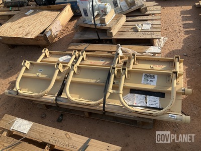 (2) 12422465 Vehicular Seats