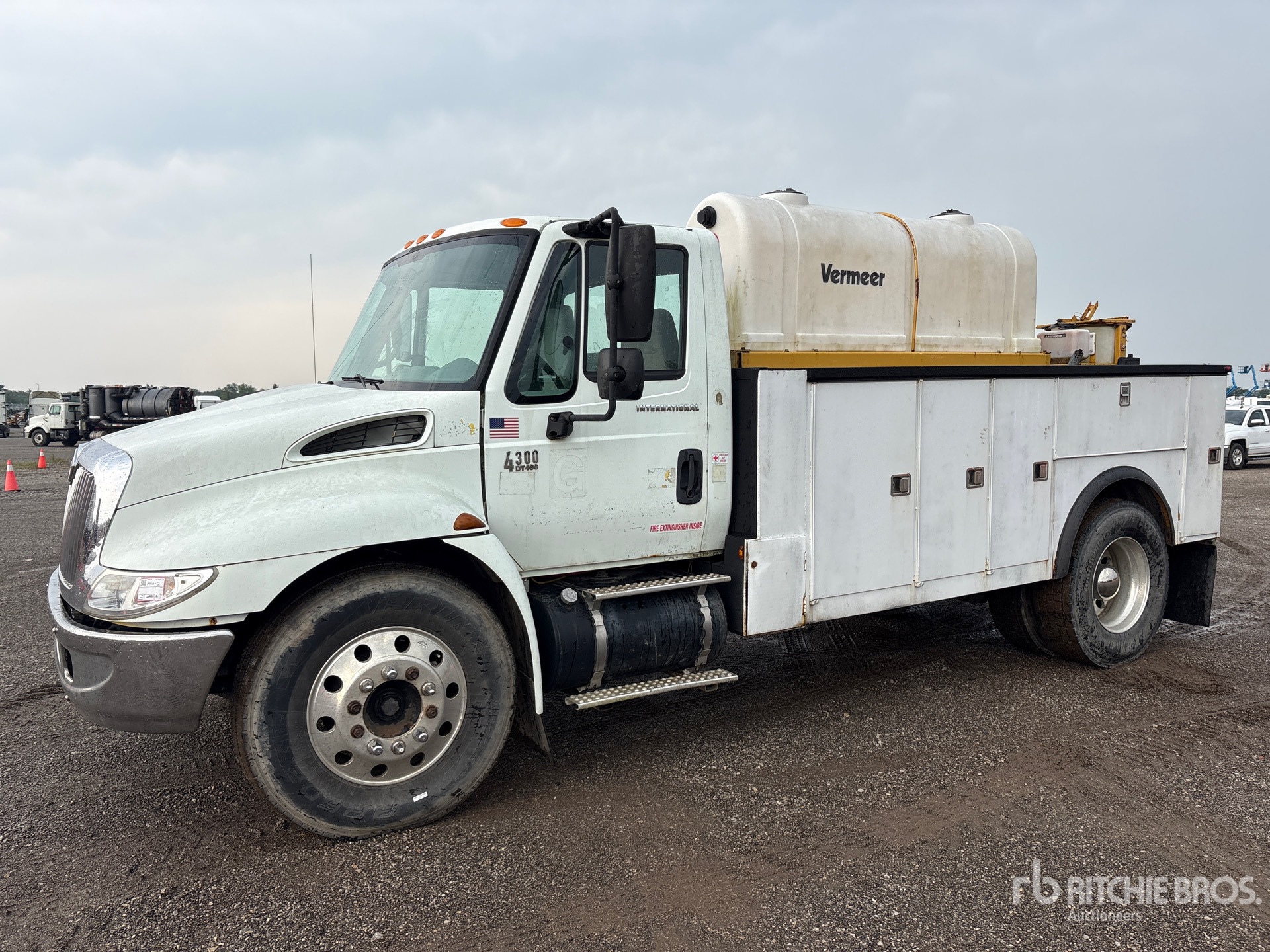 2003 International 4300 4x2 Service Truck