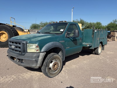 2006 Ford F-450 XL 4x2 شاحنة متعددة الاغراض