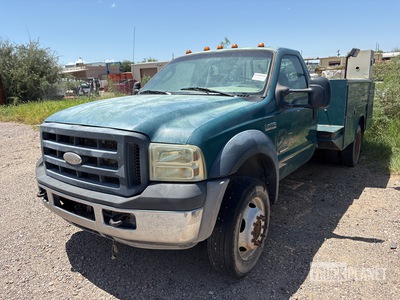 2006 Ford F-450 XL 4x2 شاحنة متعددة الاغراض