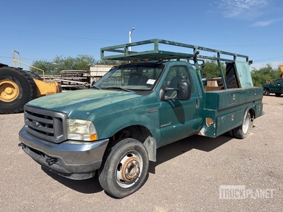 2002 Ford F-450 XL 4x2 شاحنة متعددة الاغراض