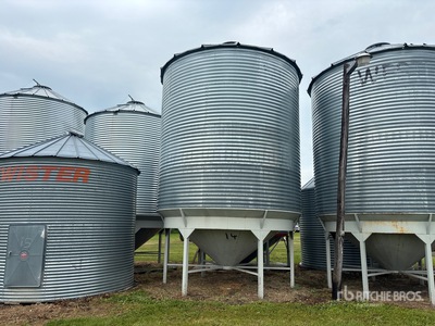 Westeel +/- 2400 bu 4 Ring Hopper . Grain Bin