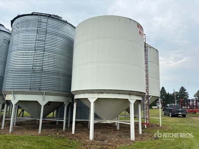 Weninger Industries +/- 2000 bu 3 Ring Smooth Wall Hopper Grain Bin