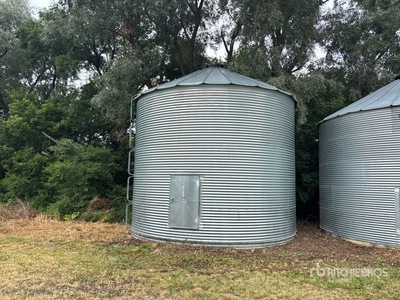 Twister +/- 3300 bu 5 Ring Grain Bin