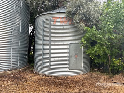 Twister +/- 1500 bu 4 Ring Grain Bin