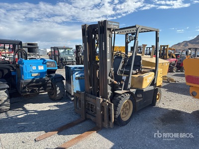 Daewoo D-30-S 5350 lb Cushion Tire Forklift