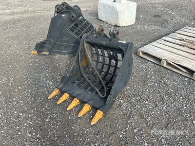 31 in Skeleton Excavator Bucket