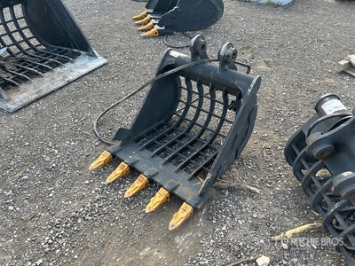 31 in Skeleton Excavator Bucket